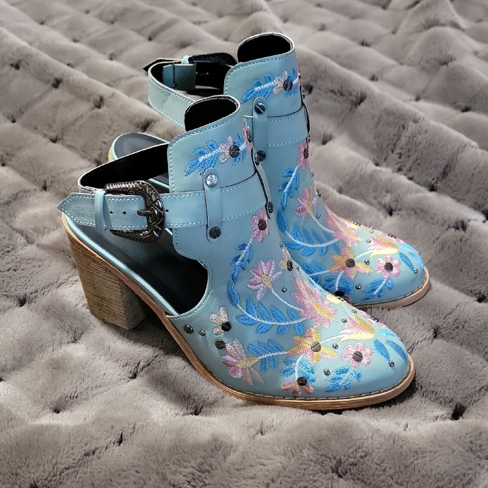 Floral Embroidered Women's Boots